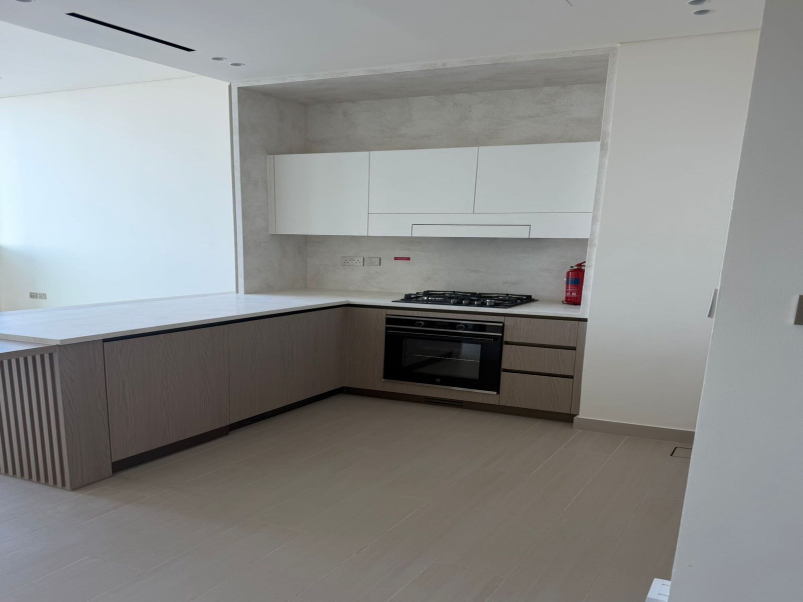 Spacious Layout |High Floor I Prime Location