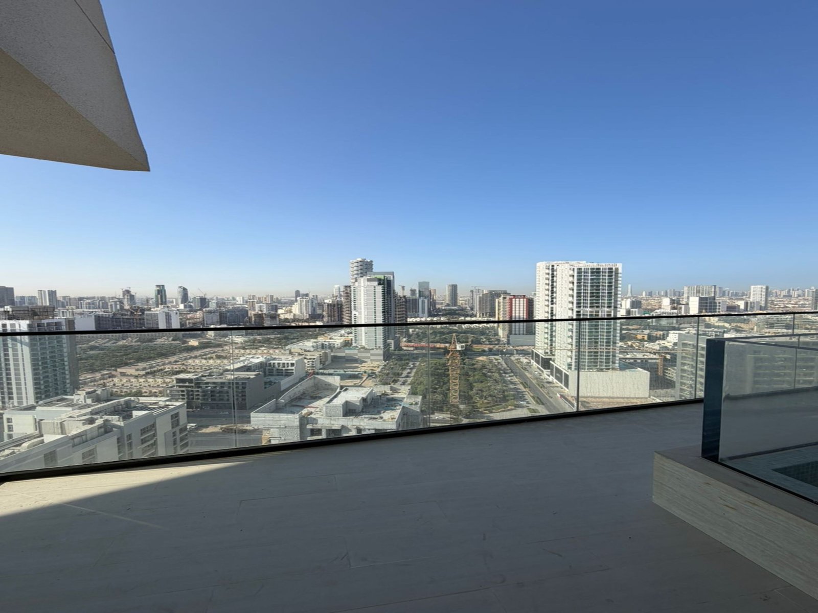 Spacious Layout |High Floor I Prime Location