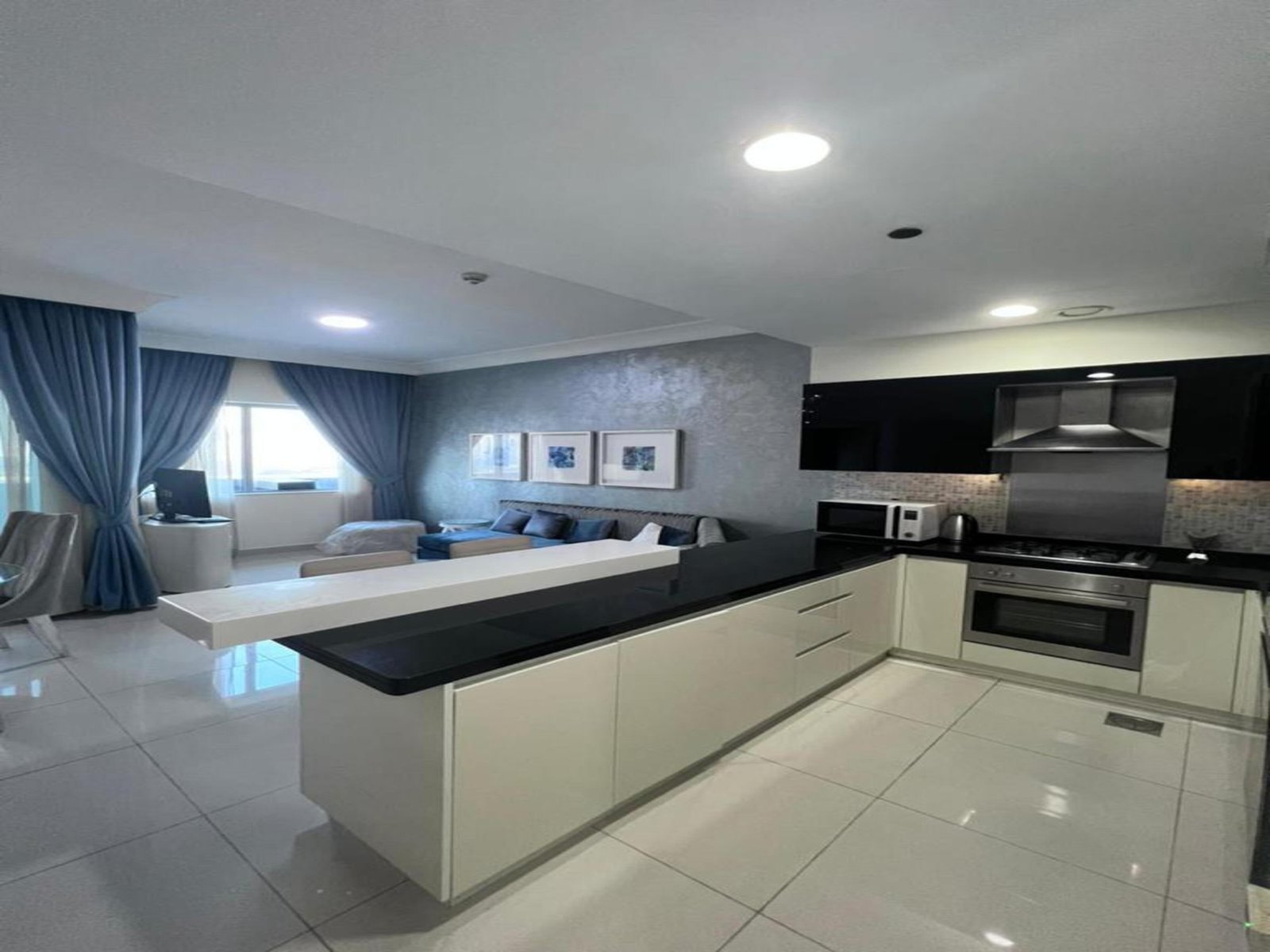 Bright | Spacious Layout | Furnished I High Floor