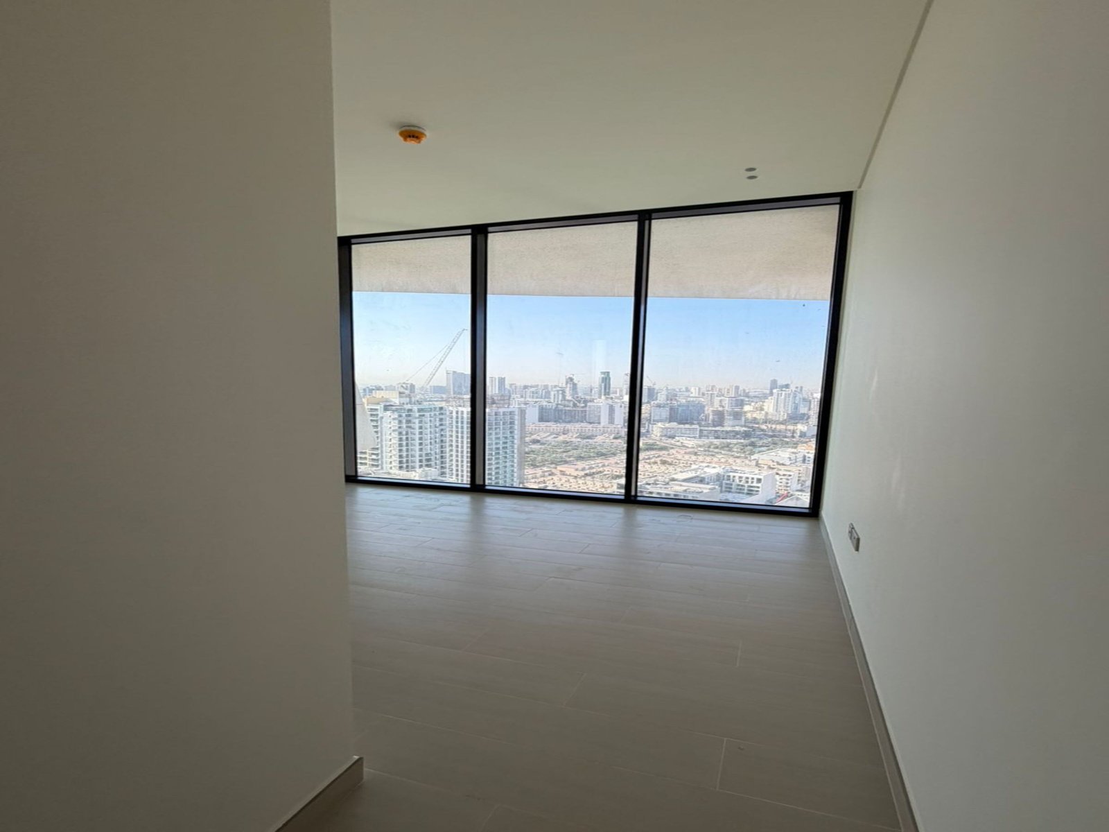 Spacious Layout |High Floor I Prime Location