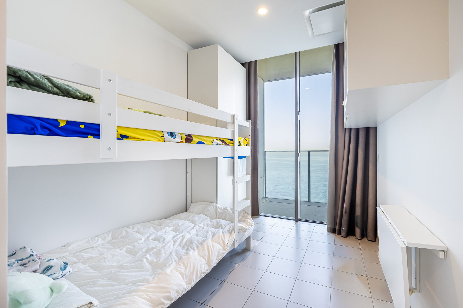 Dual View I Luxury Living I 4BR Expensive Layout